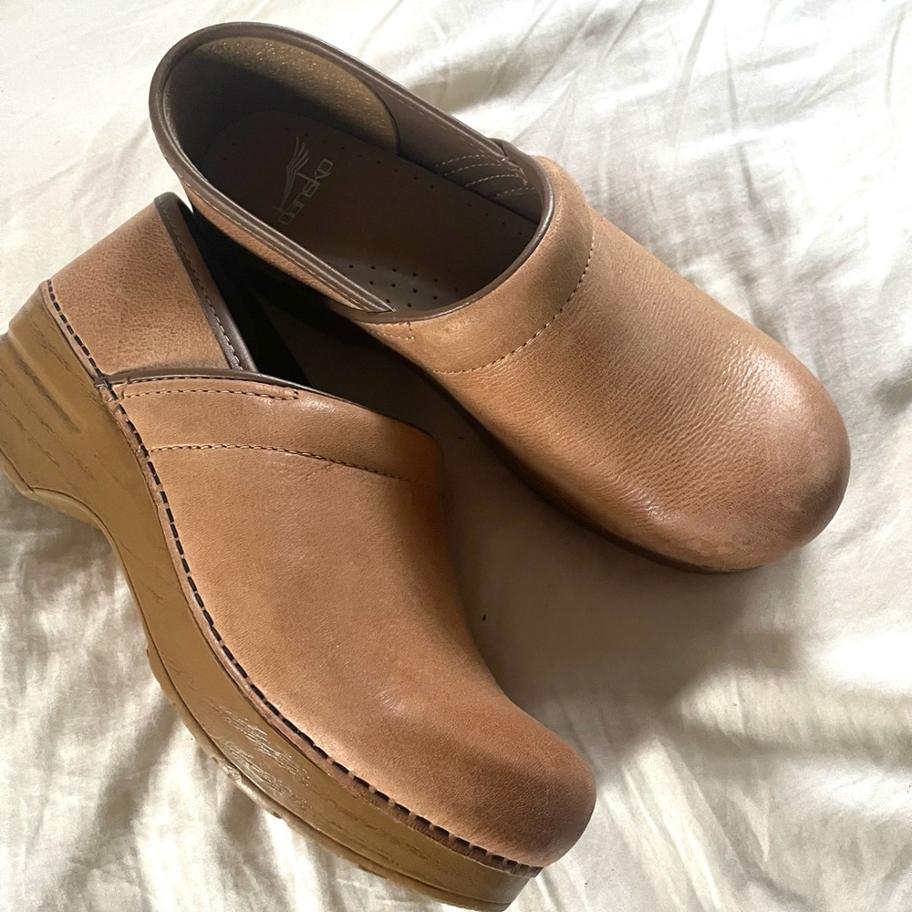 DANSKO Professional Clog- Honey 39
